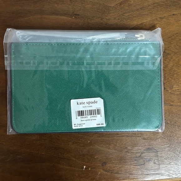 NWT Kate Spade Green Leather Wristlet